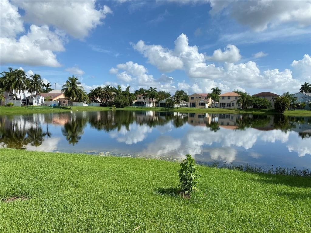 19199 NW 19th Street, Pembroke Pines, FL 33029 photo 3