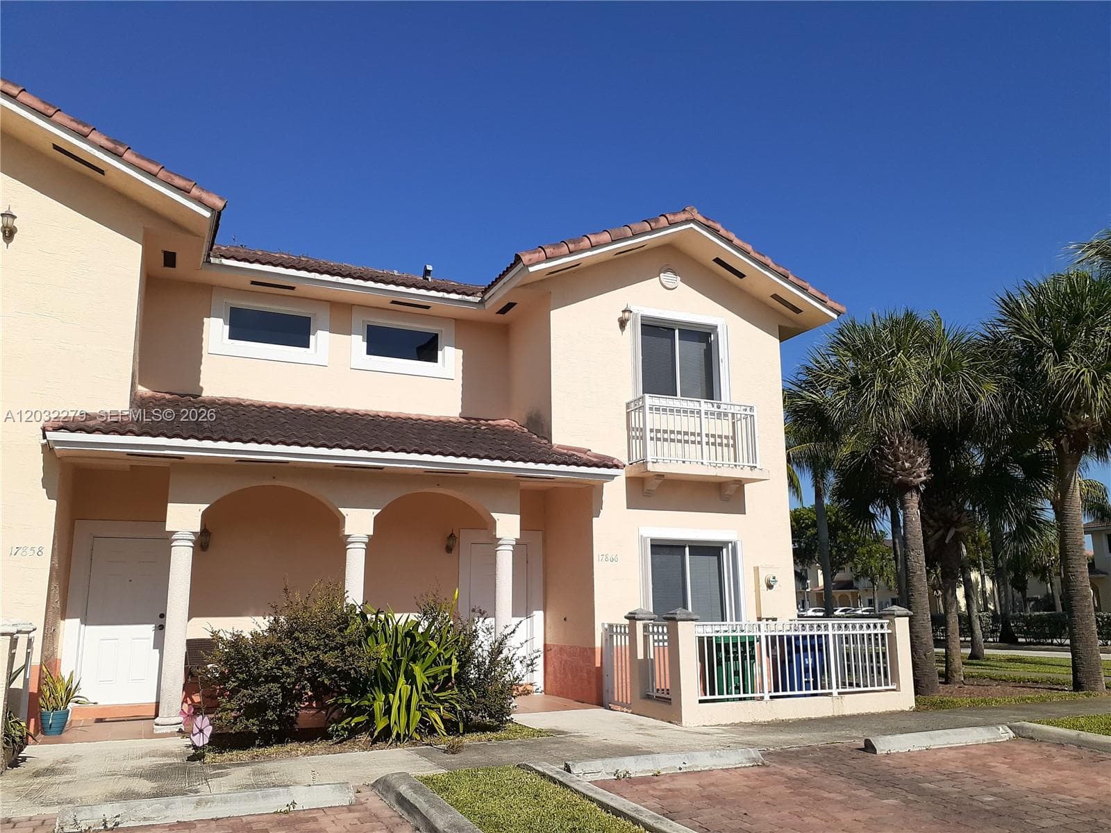 17866 NW 74th Ct, Hialeah, FL 33015 photo 2