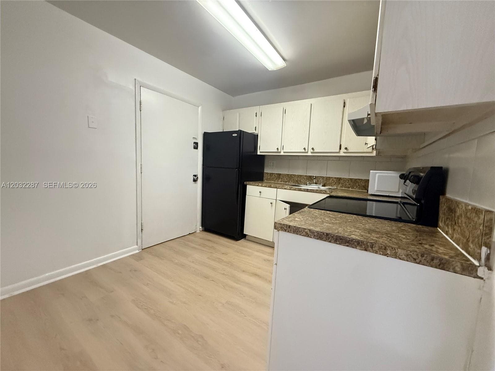12215 W Dixie Hwy # 306, North Miami, FL 33161 photo 2
