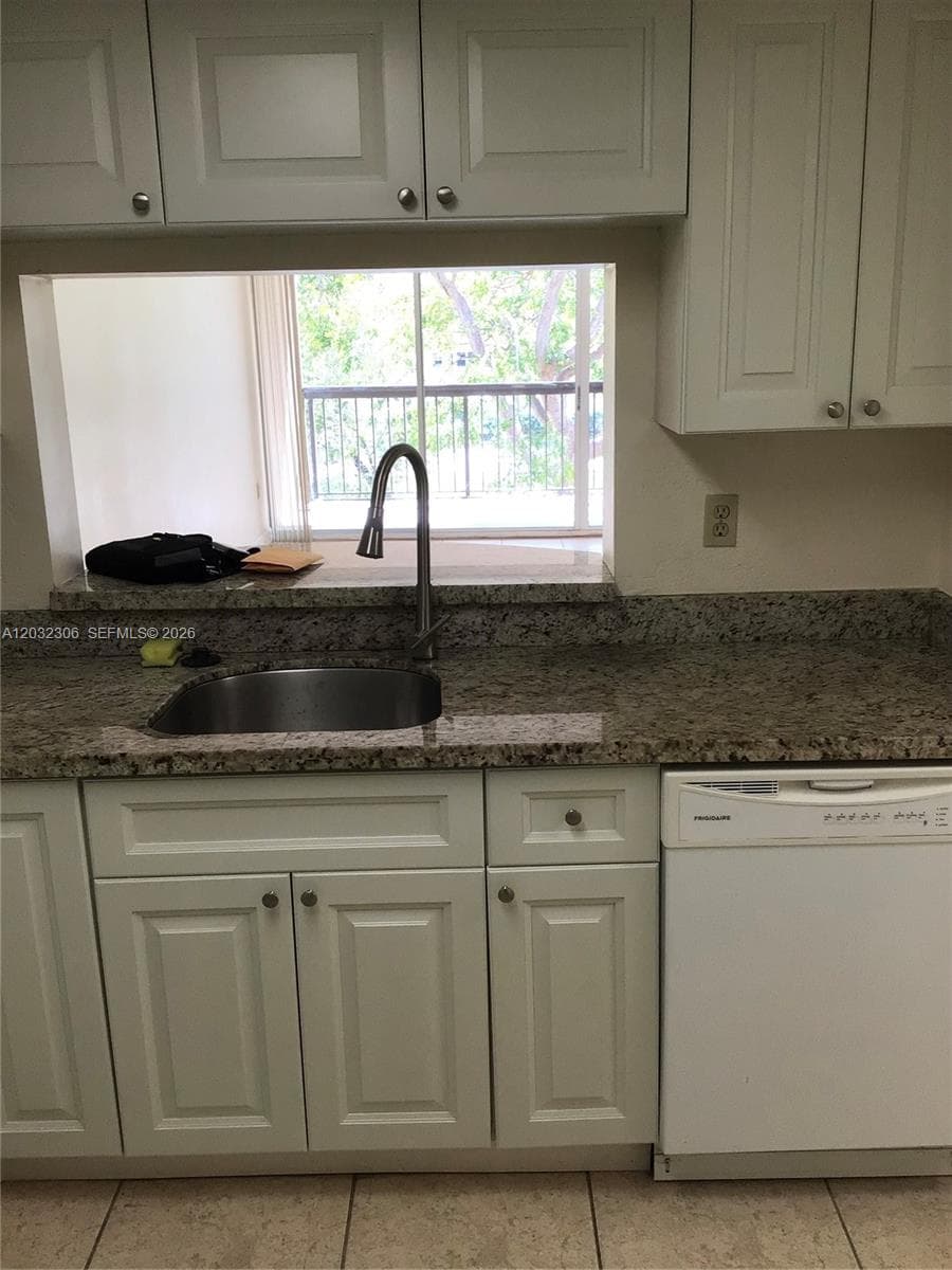 10975 SW 107th St # 302, Miami, FL 33176 photo 4