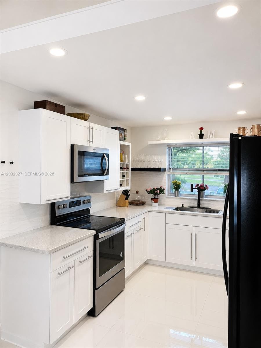 9241 Sunrise Lakes Blvd # 109, Sunrise, FL 33322 photo 2