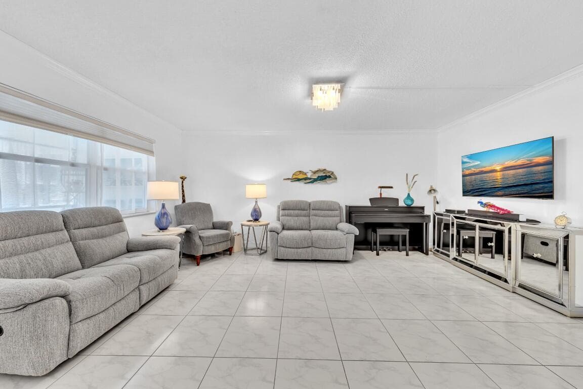 580 Egret Drive # 121, Hallandale Beach, FL 33009 photo 2