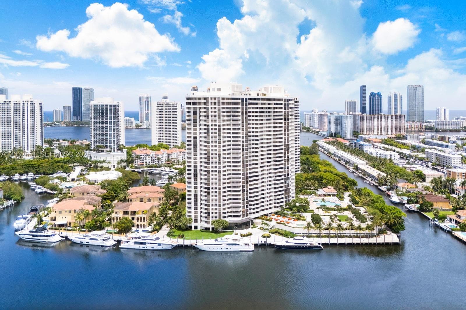 1000 W Island Blvd # 911, Aventura, FL 33160 photo 2