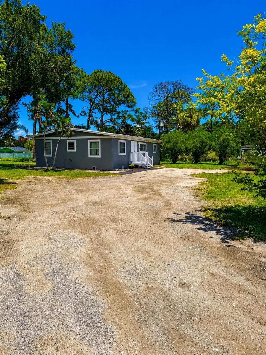468 N 53rd Dr Drive N, FL 33415 photo 2