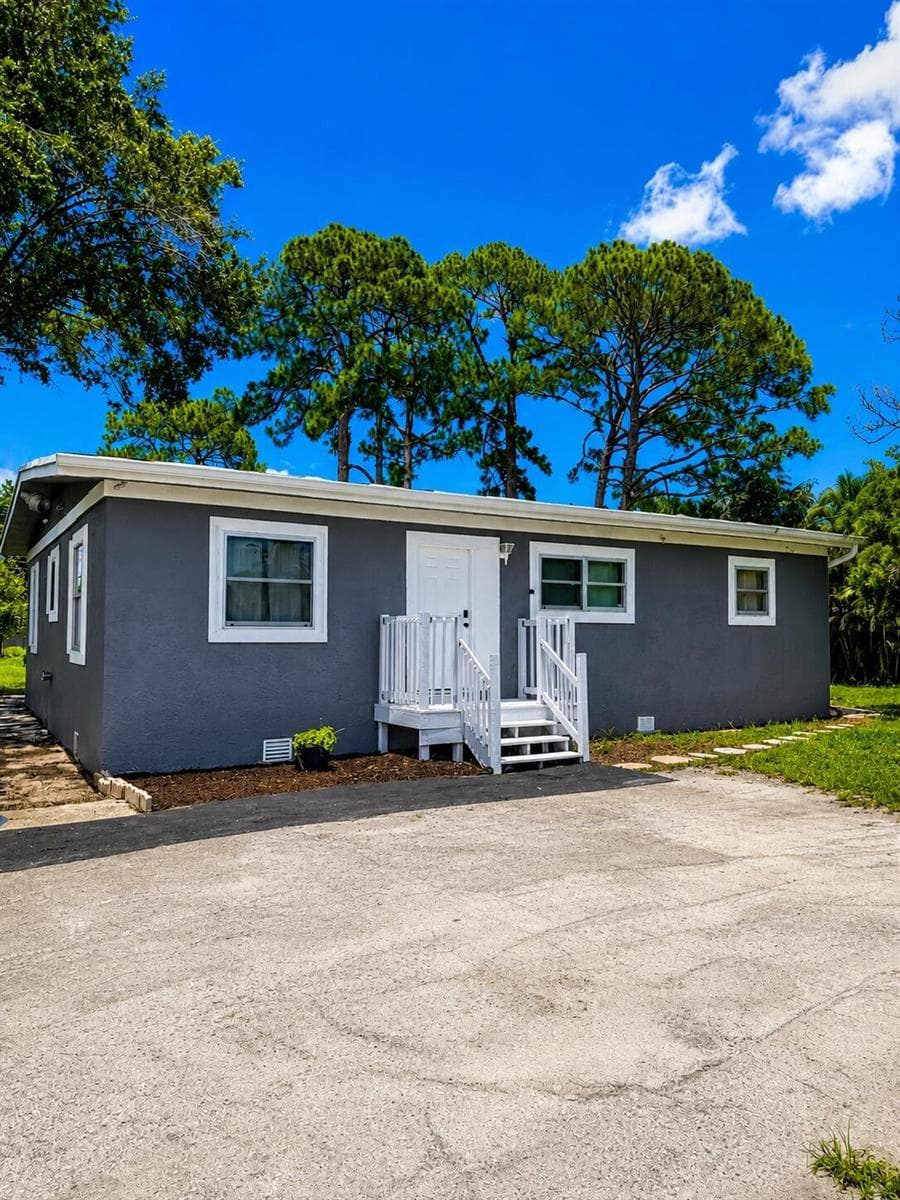 468 N 53rd Dr Drive N, FL 33415 photo 3