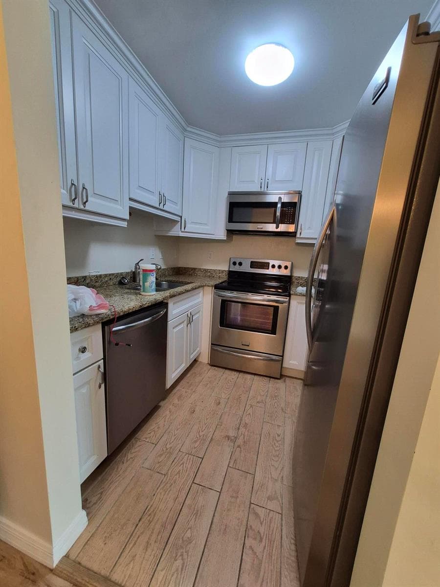 27 Easthampton B, West Palm Beach, FL 33417 photo 3