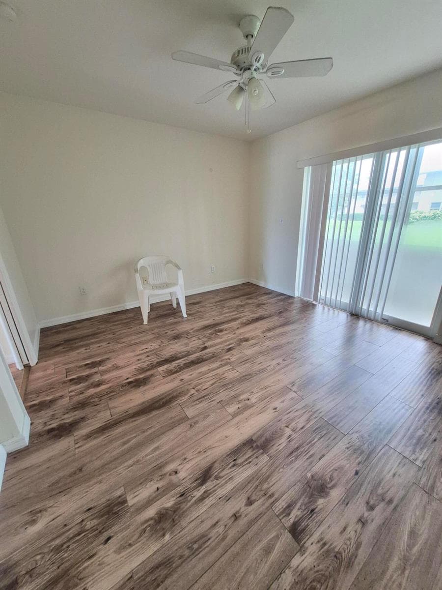 27 Easthampton B, West Palm Beach, FL 33417 photo 4