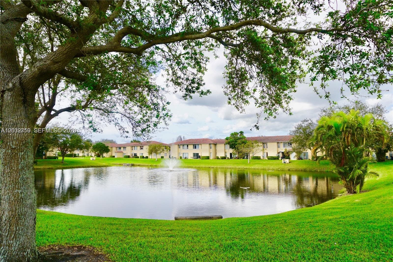 841 Twin Lakes Dr # 30-A, Coral Springs, FL 33071 photo 2