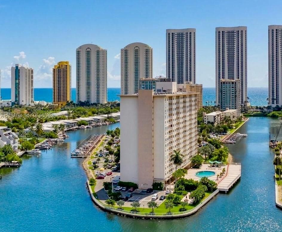 400 Kings Point Dr # 309, Sunny Isles Beach, FL 33160 photo 3