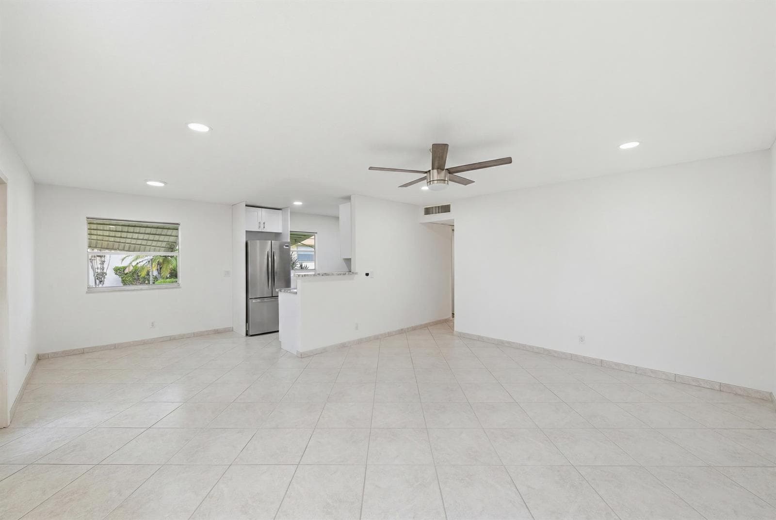 28 Seville B, Delray Beach, FL 33446 photo 2