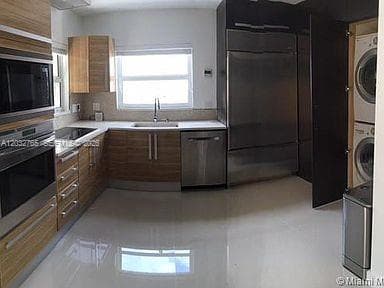3 Farrey Ln # 3, Miami Beach, FL 33139 photo 2
