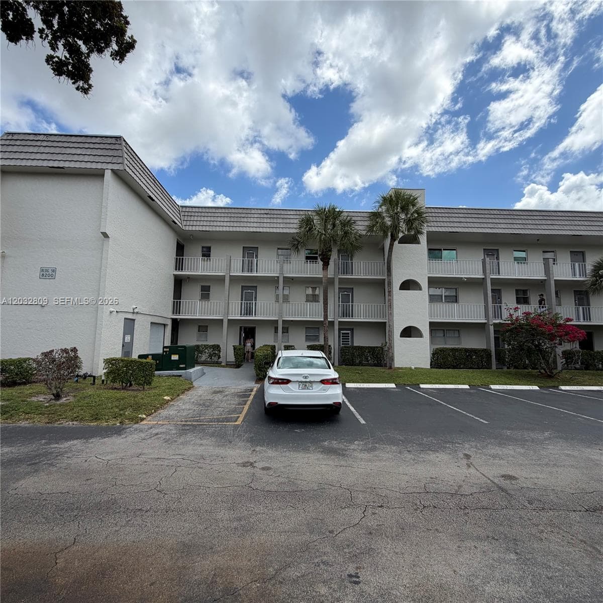 8200 Sunrise Lakes Blvd # 308, Sunrise, FL 33322 photo 2