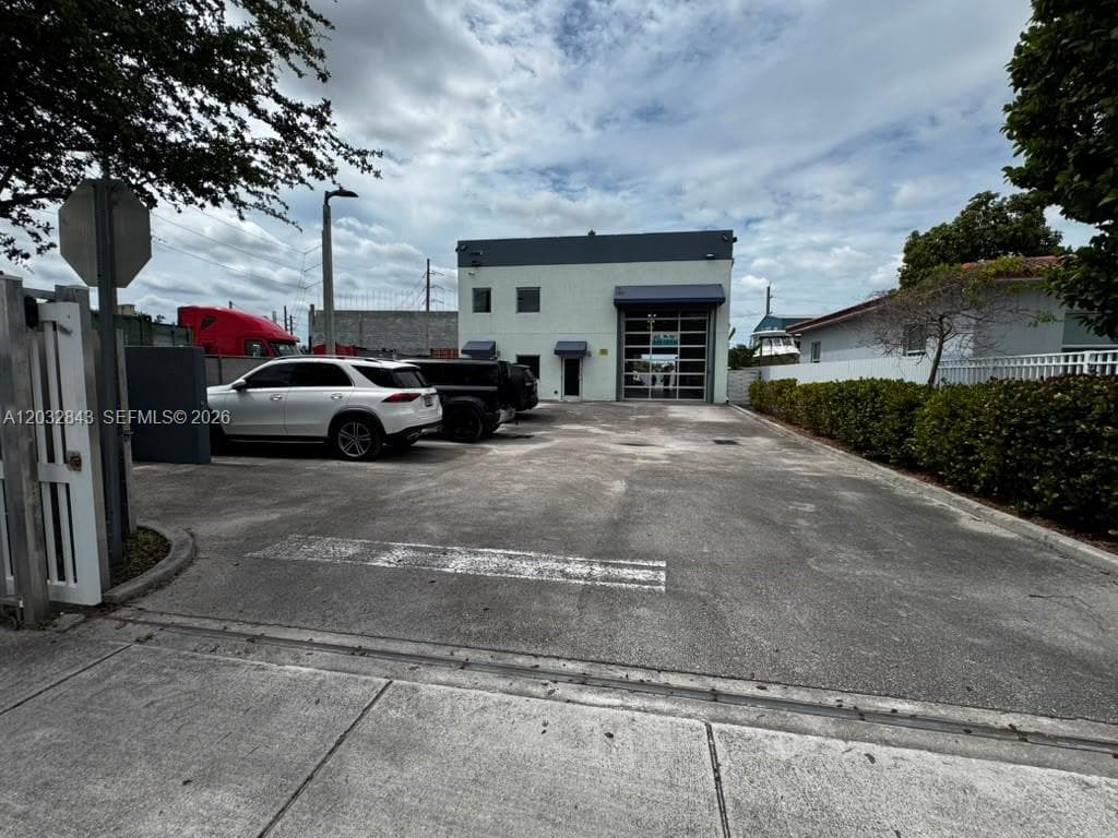 10810 NW 22nd St, Sweetwater, FL 33172 photo 2