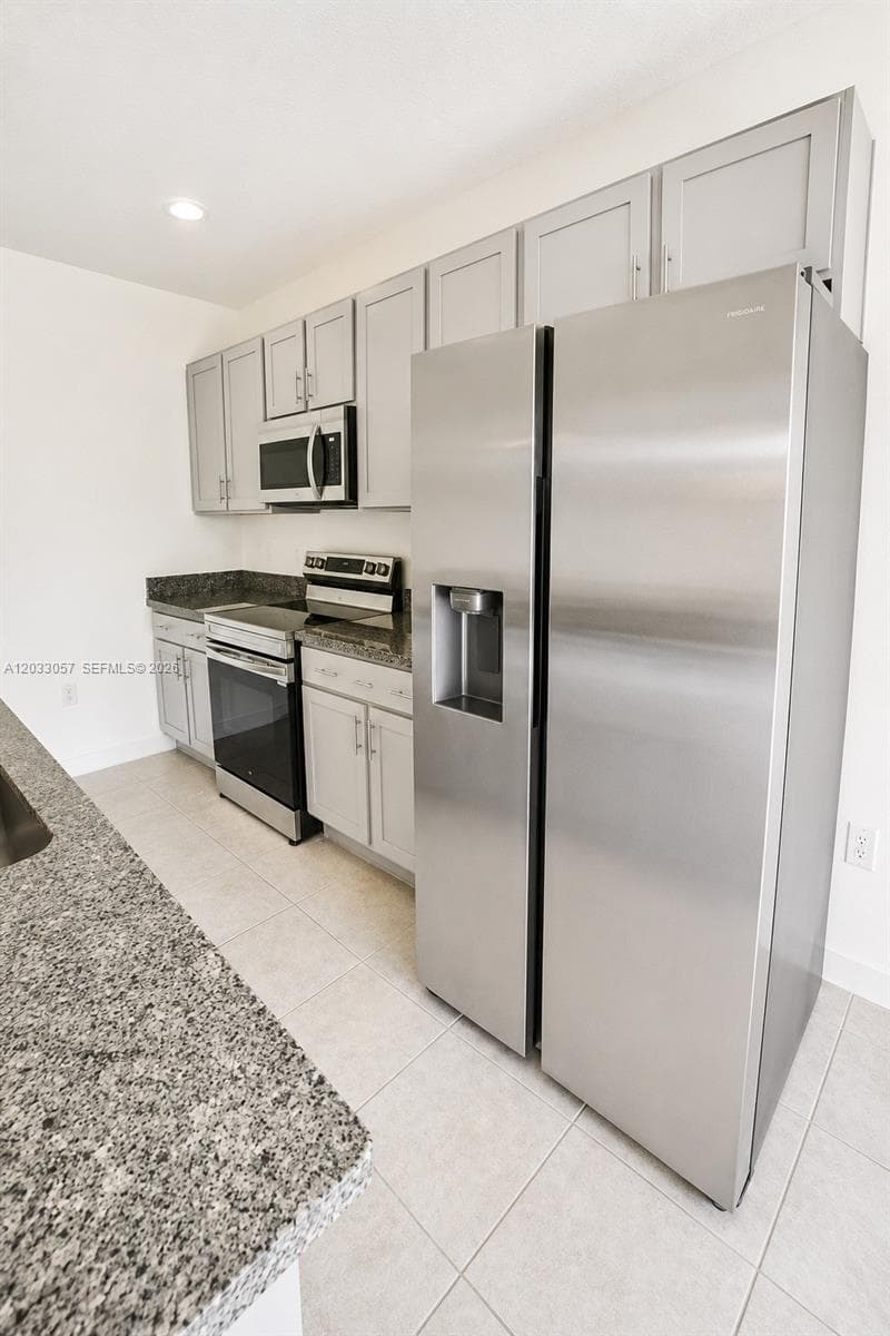 811 SERENADE St NW, Palm Bay, FL 32907 photo 4