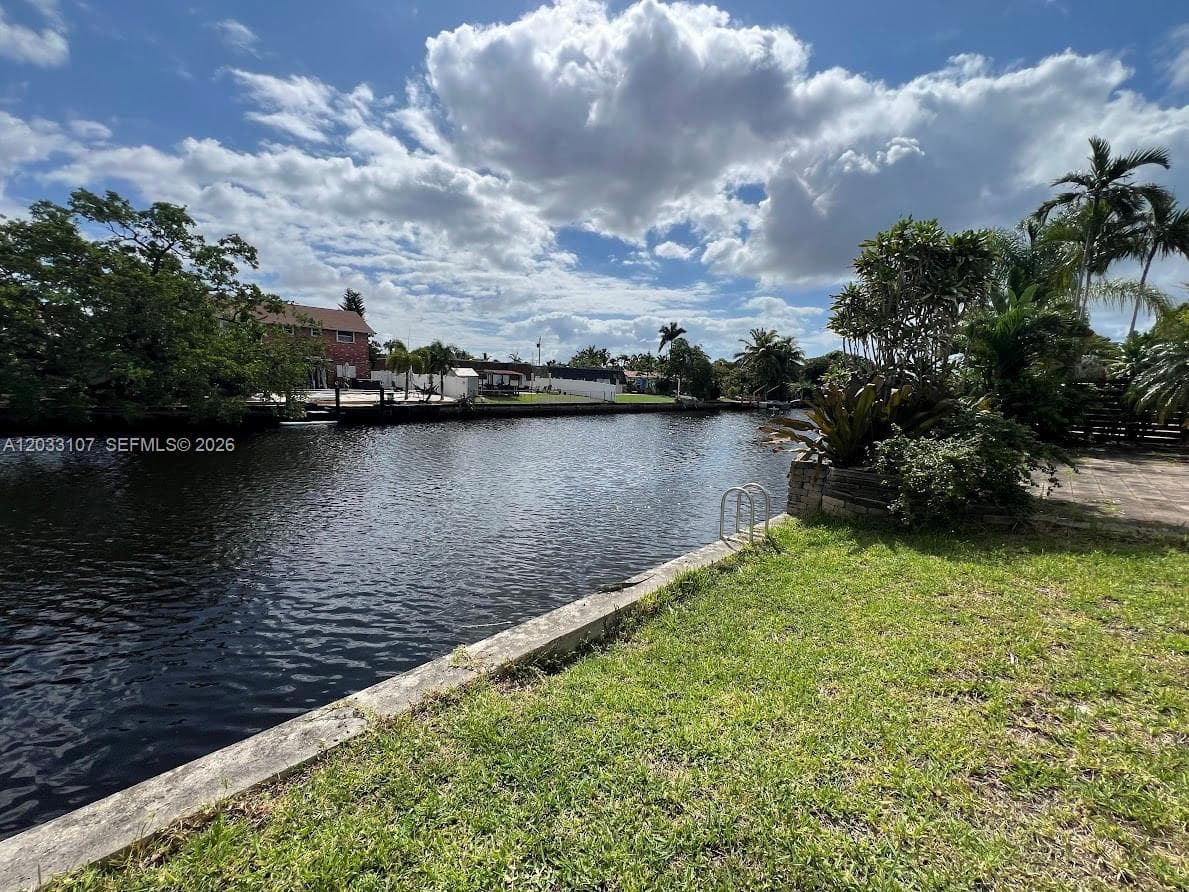 1881 NW 36th St, Oakland Park, FL 33309 photo 2