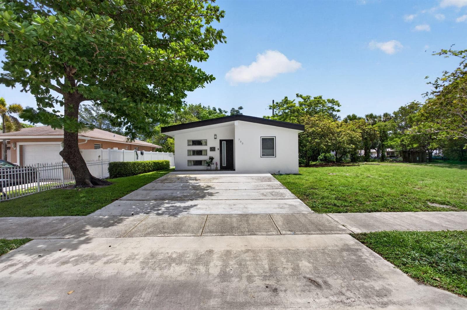 700 NW 17th Terrace, Pompano Beach, FL 33069 photo 2