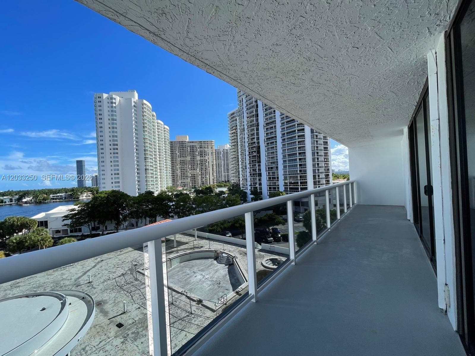 20505 E Country Club Dr # 734, Aventura, FL 33180 photo 4