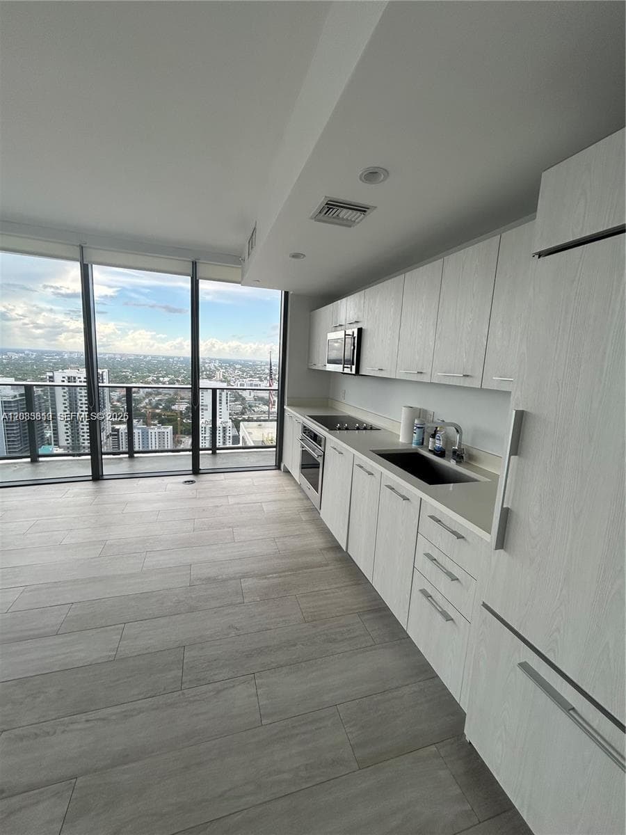 55 SW 9th St # 3506, Miami, FL 33130 photo 3