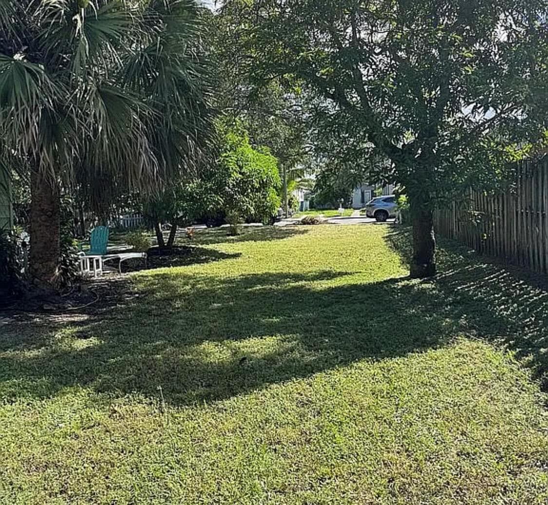 211 N E Street, FL 33460 photo 2