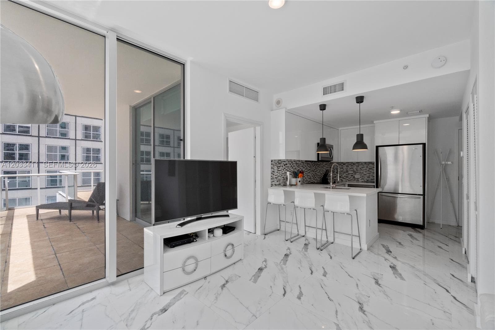 300 S Biscayne Blvd # T-1411, Miami, FL 33131 photo 2