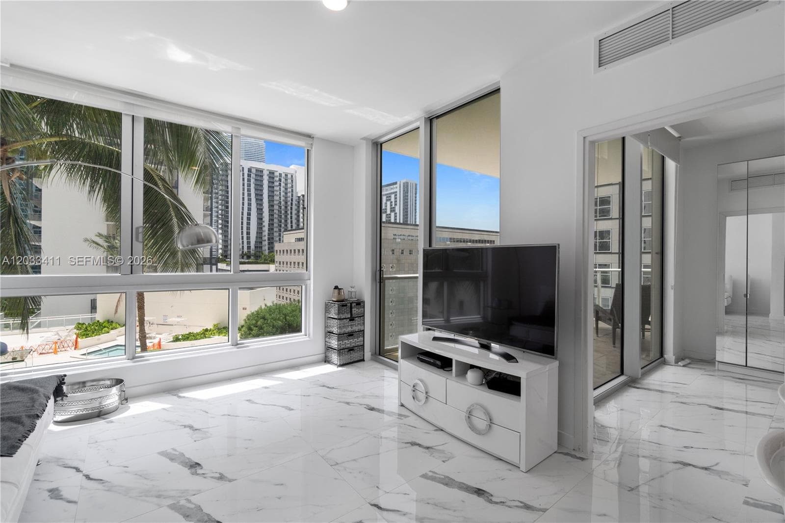 300 S Biscayne Blvd # T-1411, Miami, FL 33131 photo 3