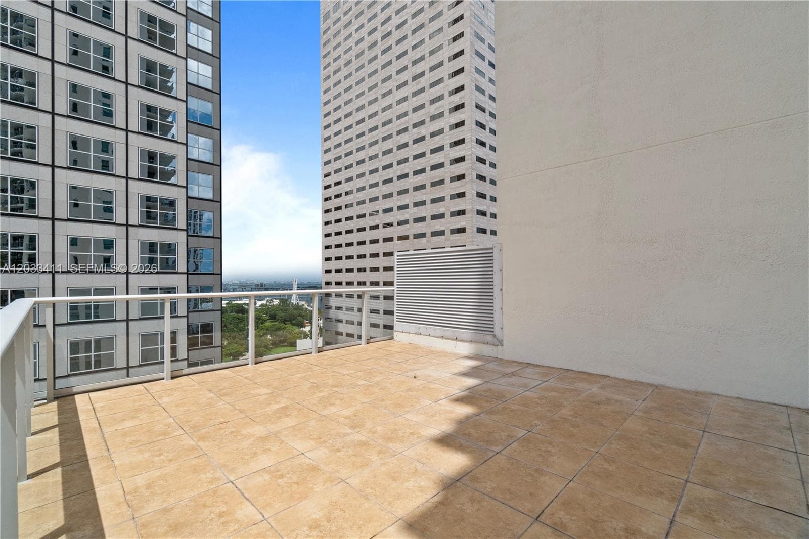 300 S Biscayne Blvd # T-1411, Miami, FL 33131 photo 4