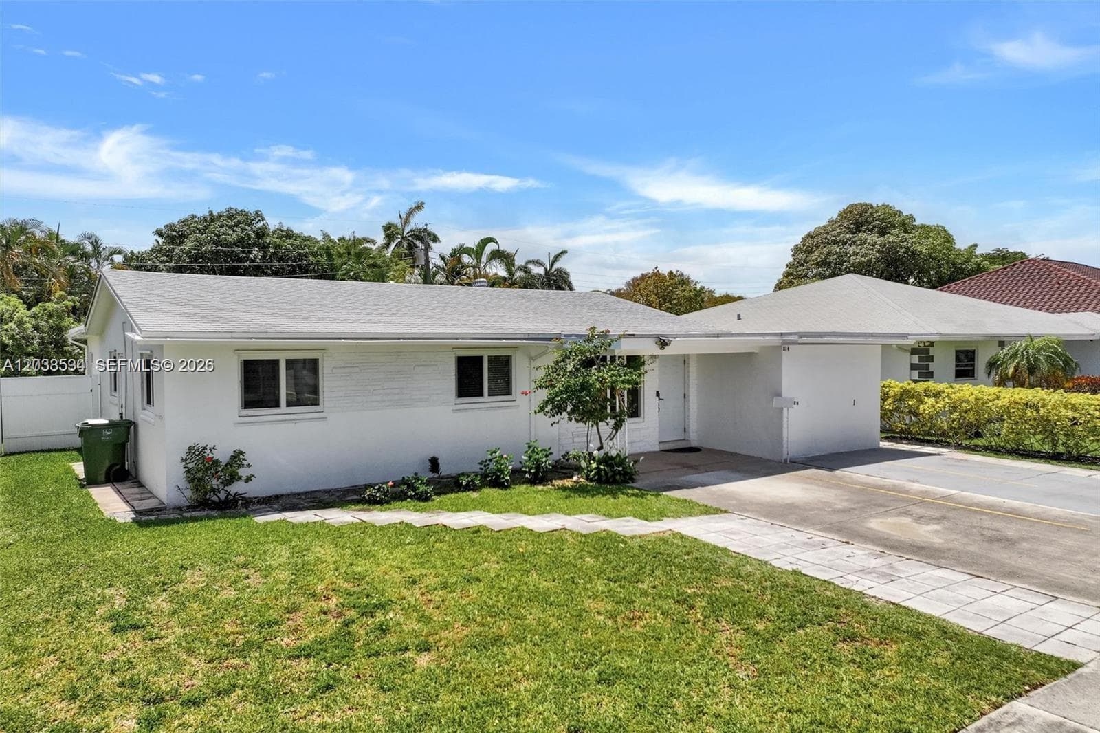 814 NE 4th St, Hallandale Beach, FL 33009 photo 2