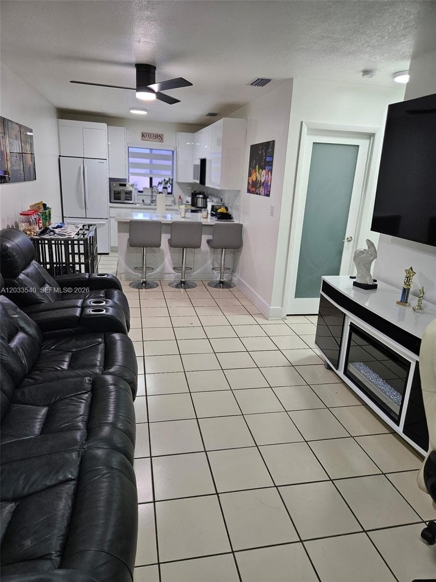 2348 W 56th St # 19, Hialeah, FL 33016 photo 3