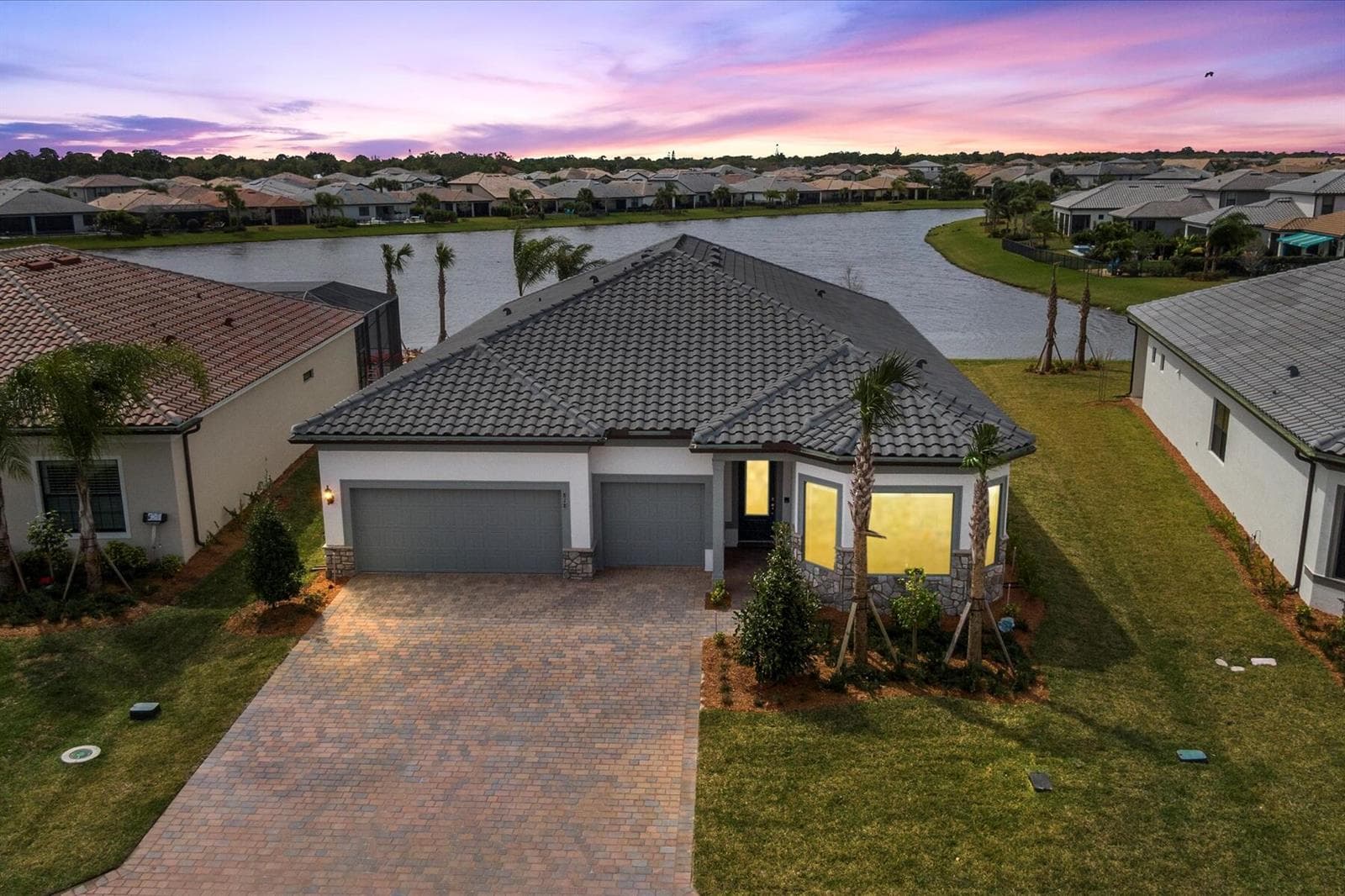 818 SE Courances Drive, Port St. Lucie, FL 34984 photo 2