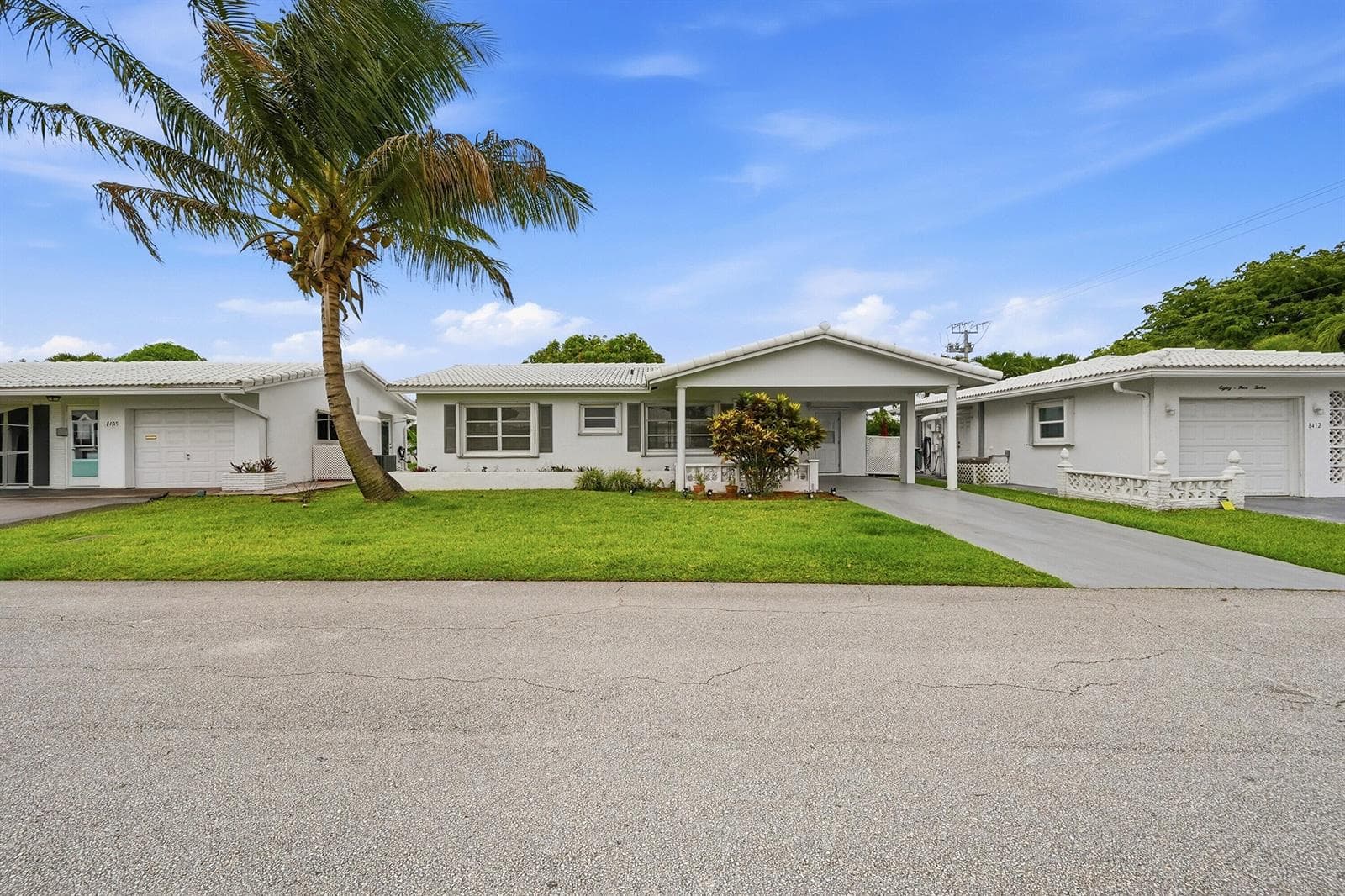 8410 NW 59th Place, Tamarac, FL 33321 photo 2