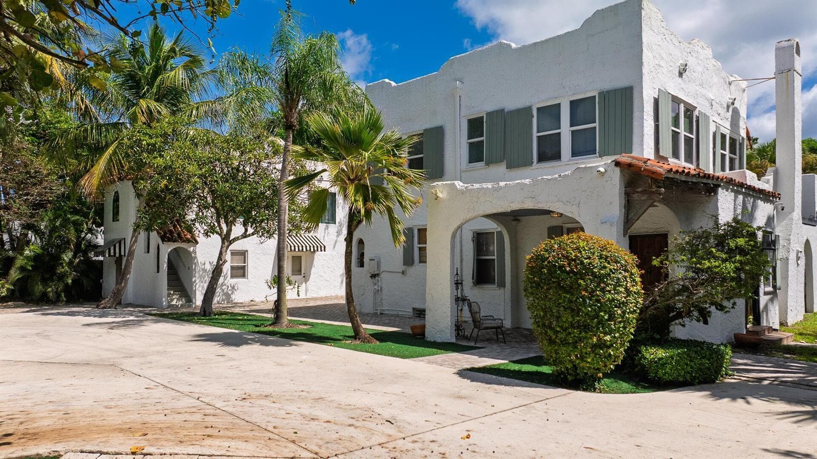 717 Forest Hill Boulevard, West Palm Beach, FL 33405 photo 2