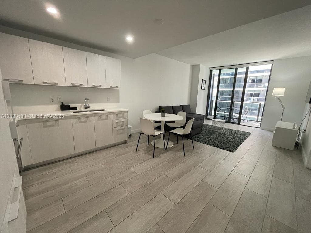 45 SW 9th St # 1407, Miami, FL 33130 photo 5