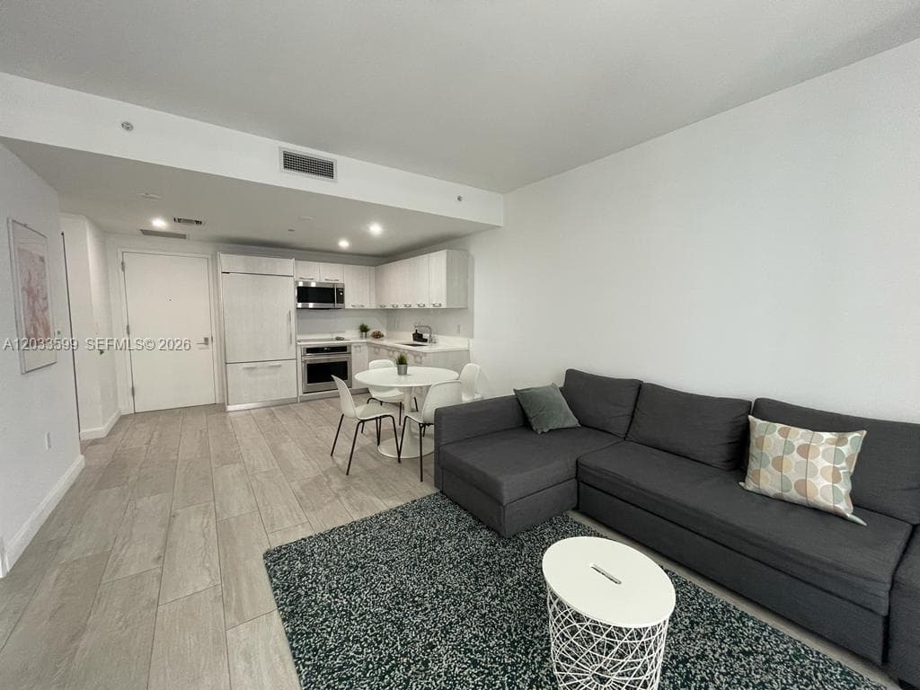 45 SW 9th St # 1407, Miami, FL 33130 photo 4