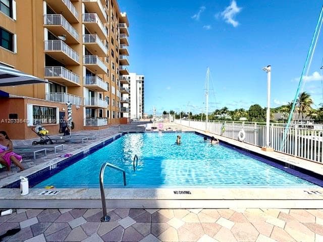 2450 NE 135th St # 704, North Miami, FL 33181 photo 2