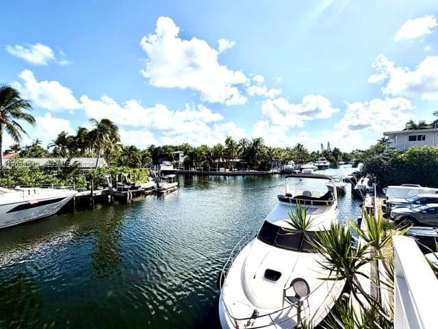 2450 NE 135th St # 704, North Miami, FL 33181 photo 4