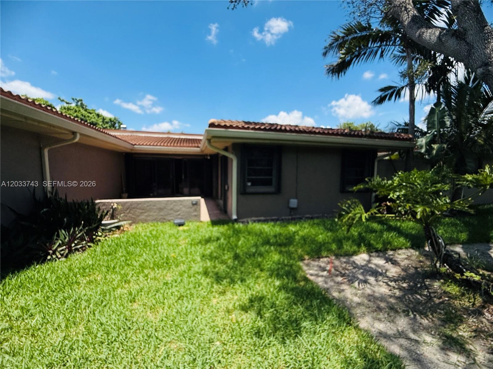 103 Tweedbrook Ln # 101, Hollywood, FL 33021 photo 2