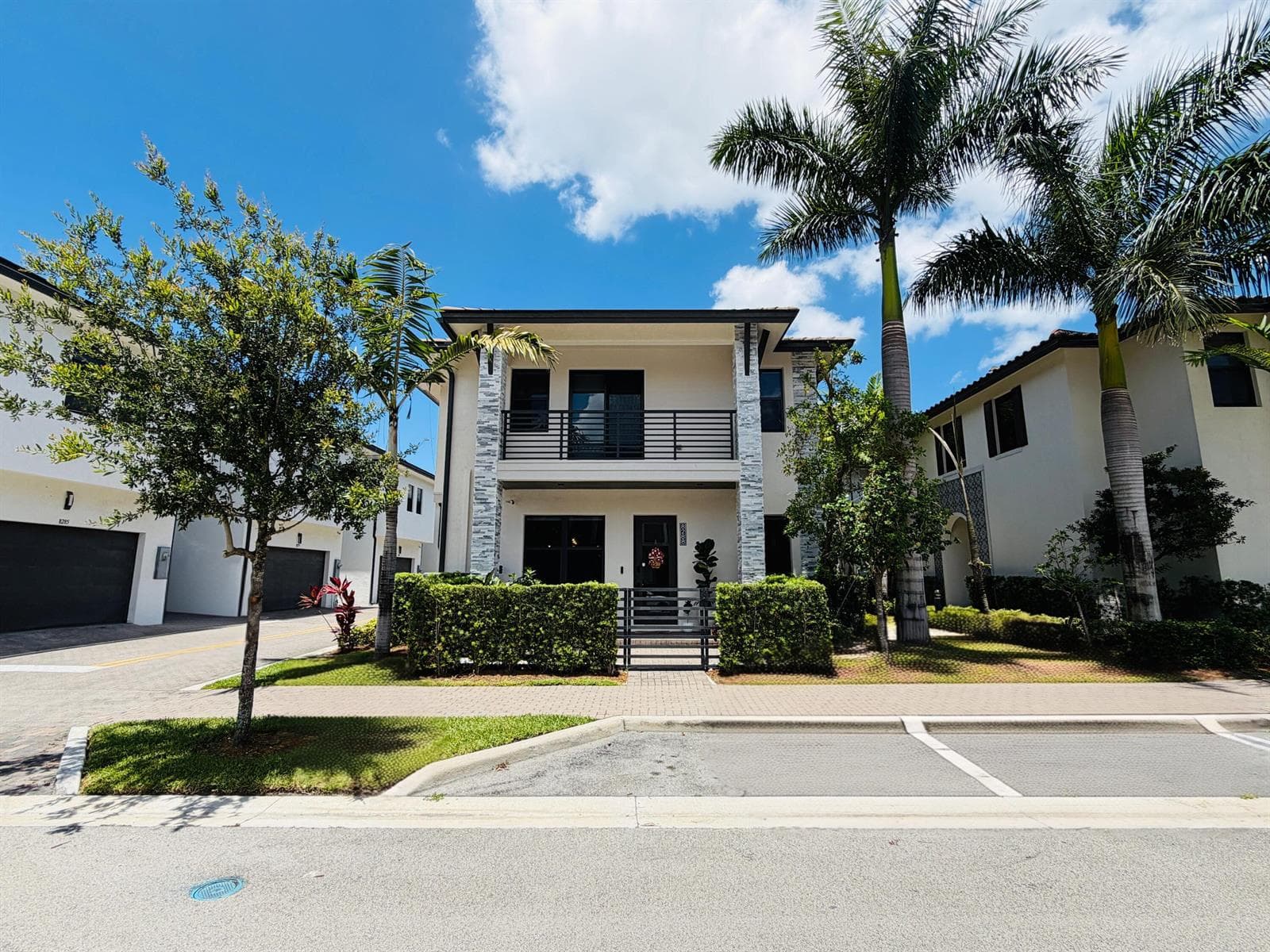 8288 NW 44th Terrace, Doral, FL 33166 photo 2