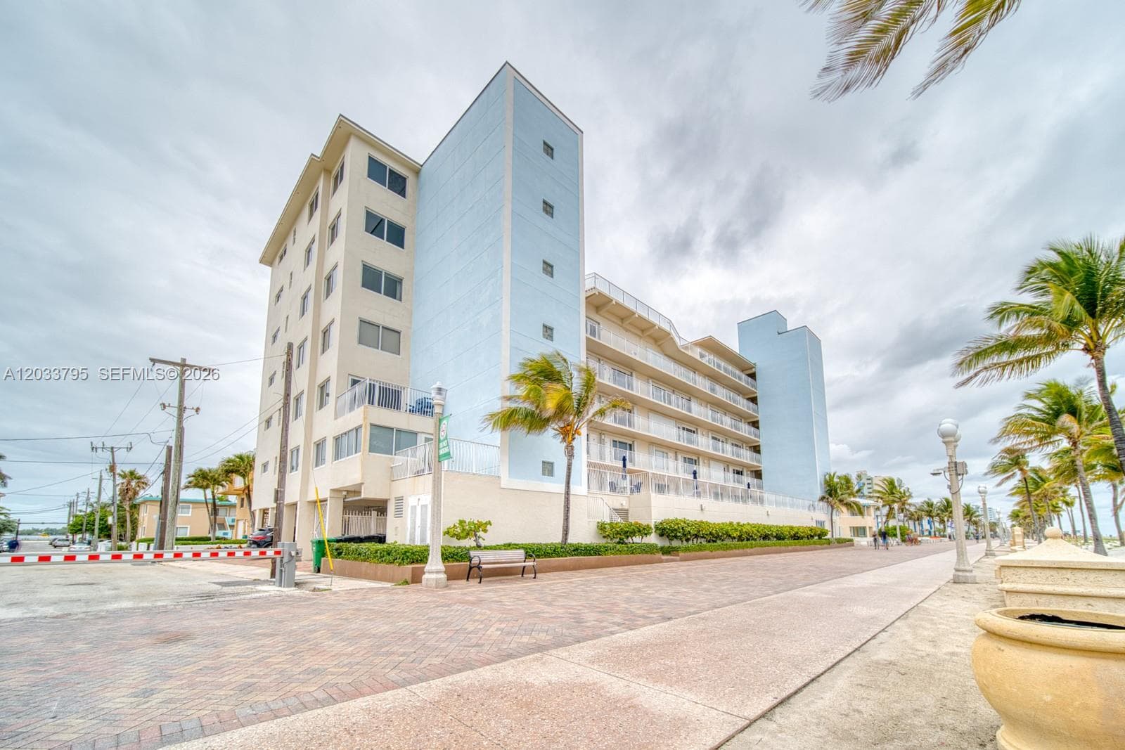 300 Oregon St # 507, Hollywood, FL 33019 photo 4
