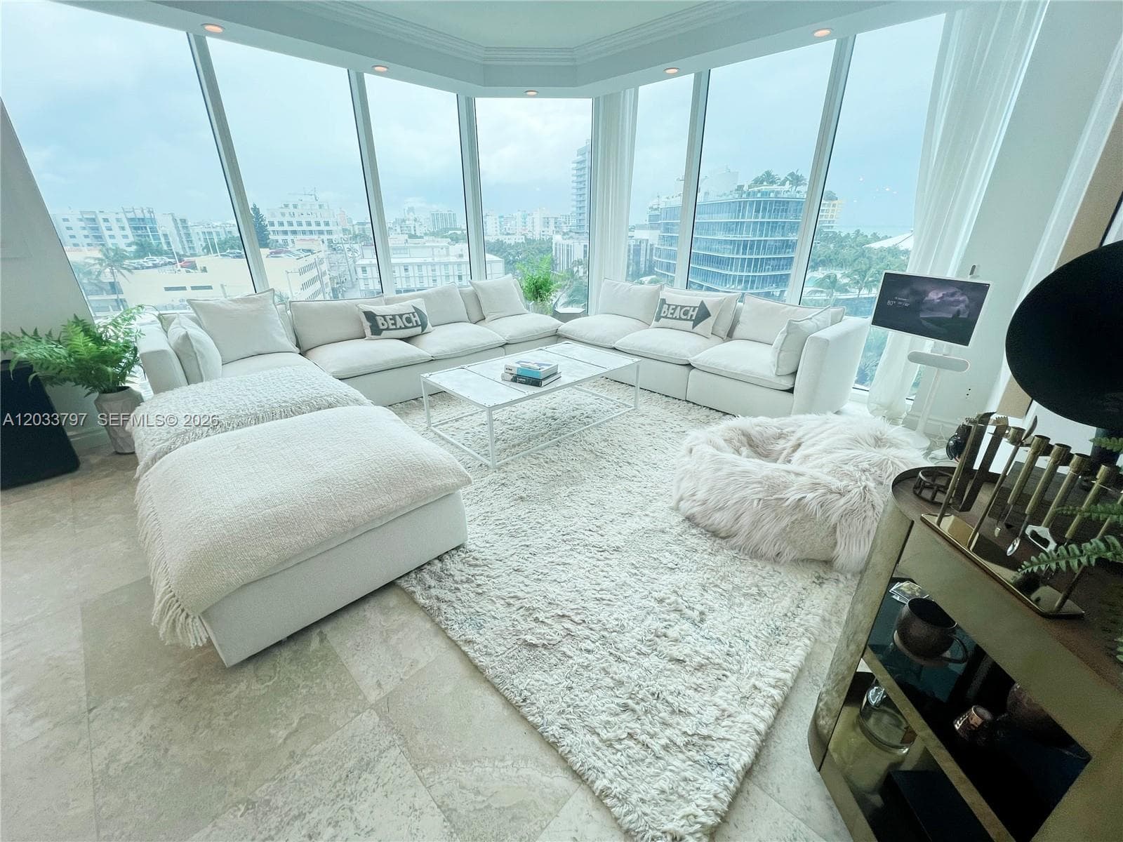 300 S Pointe Dr # 705, Miami Beach, FL 33139 photo 2