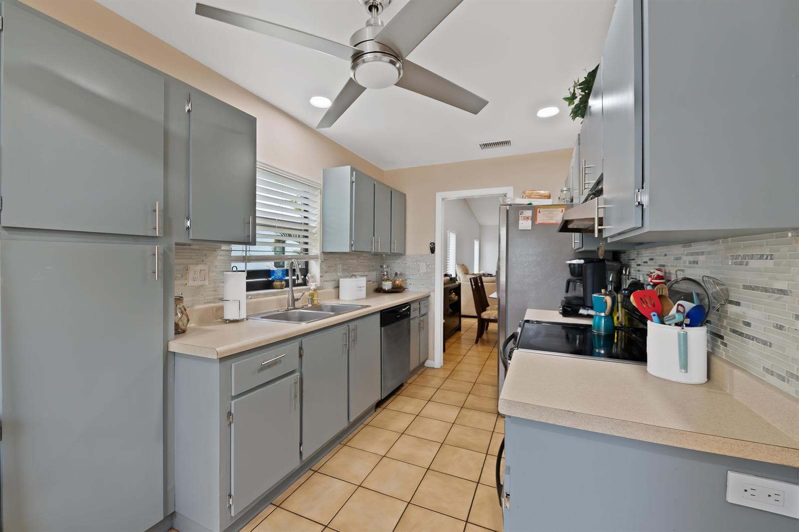 8108 NW 100th Way, Tamarac, FL 33321 photo 2