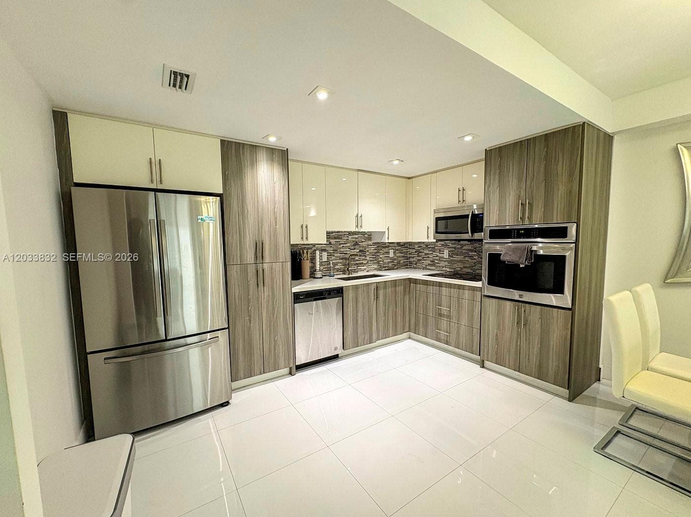 19380 Collins Ave # 827, Sunny Isles Beach, FL 33160 photo 2