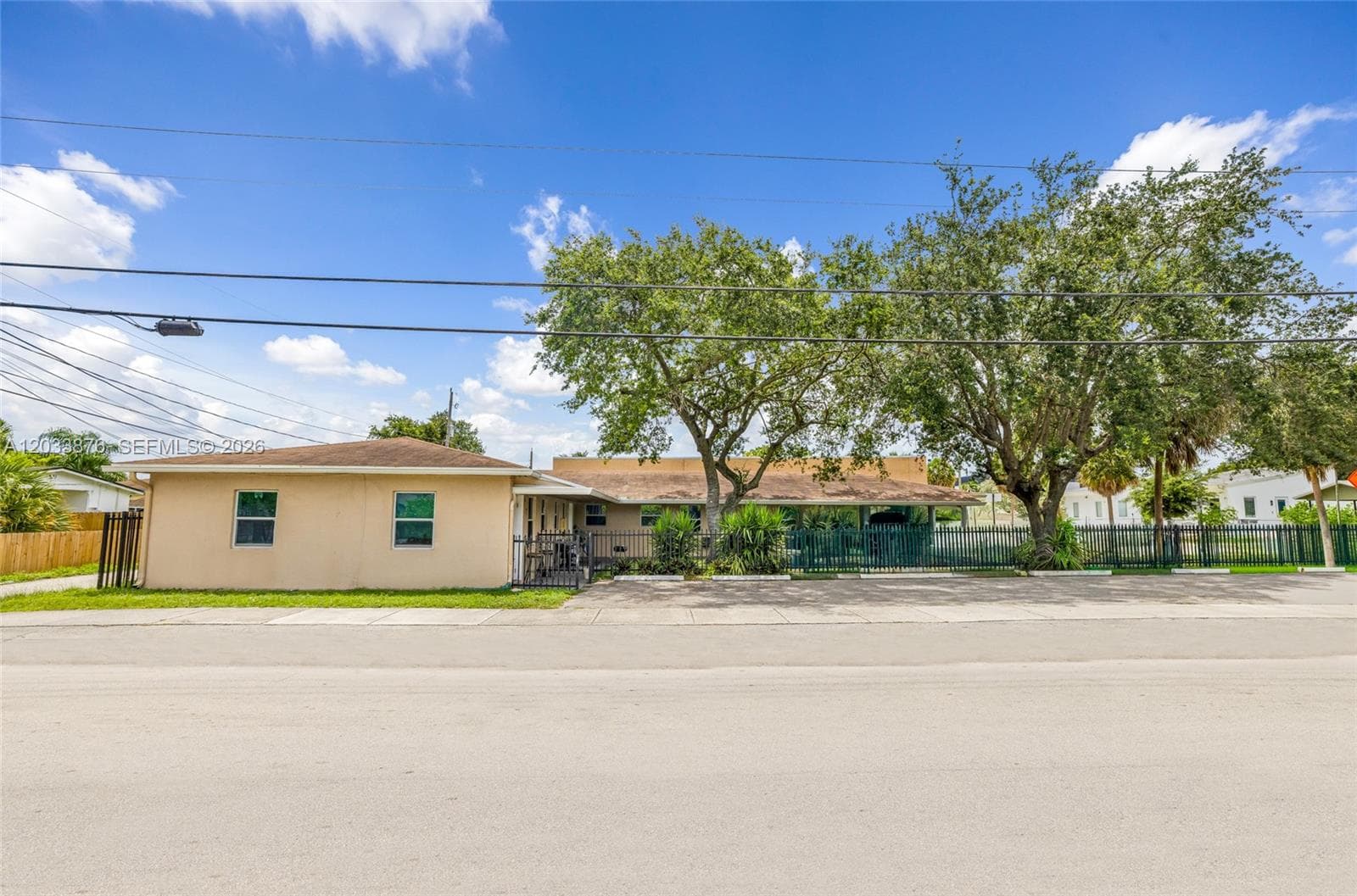 2247 Simms St, Hollywood, FL 33020 photo 2