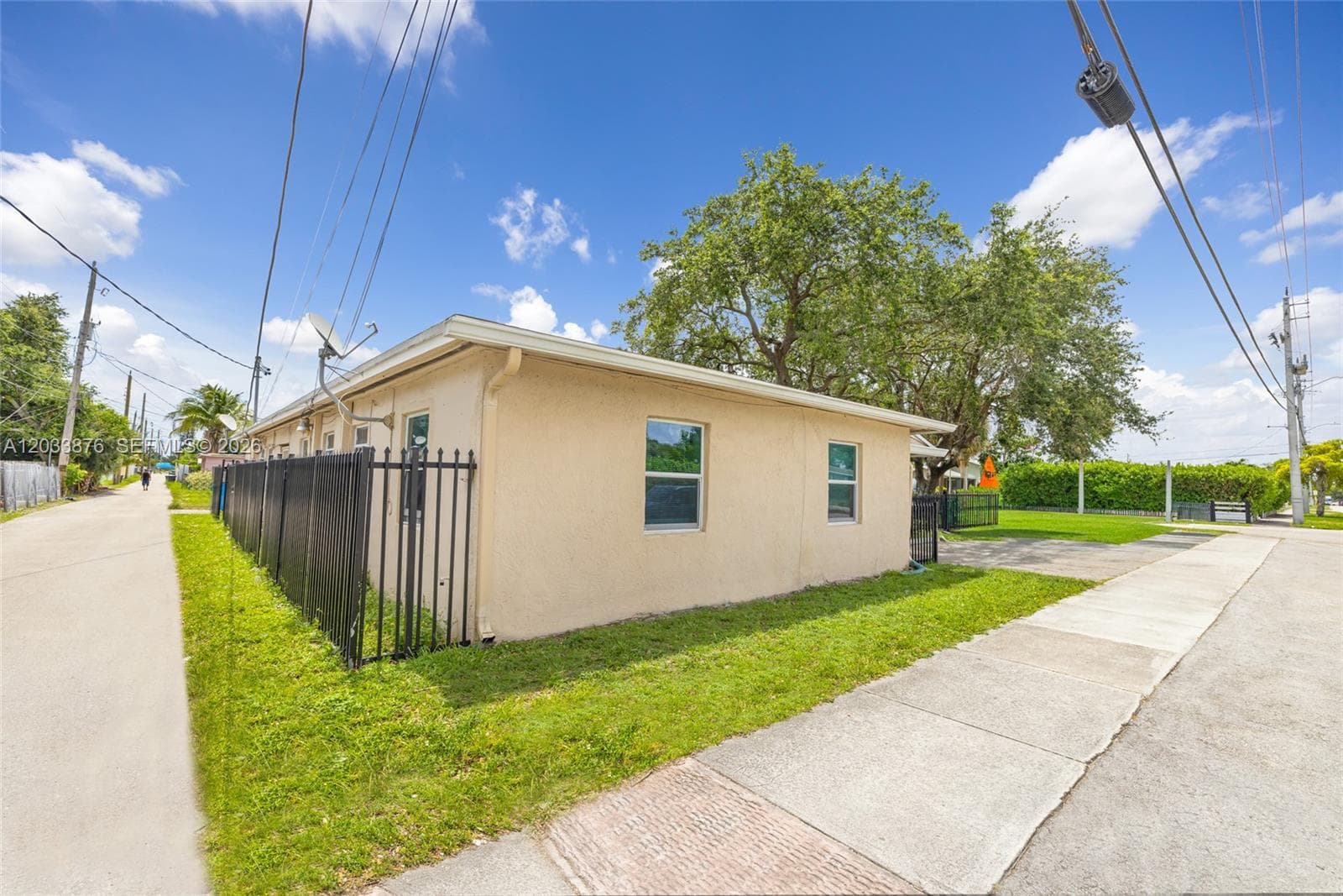 2247 Simms St, Hollywood, FL 33020 photo 3