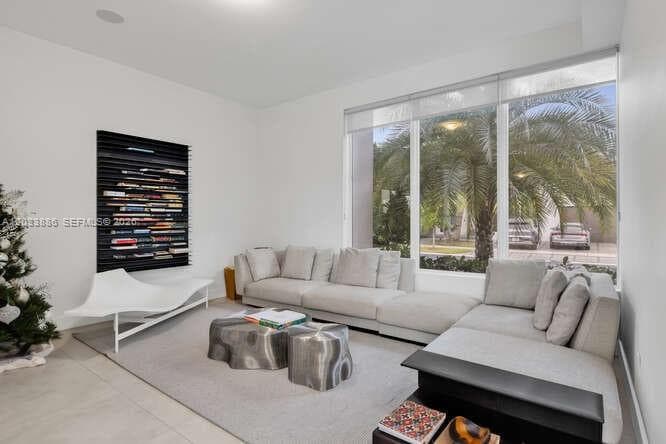 10250 NW 75th Ter, Doral, FL 33178 photo 5