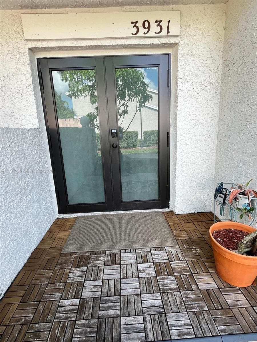 3931 SW 84th Ter, Davie, FL 33328 photo 3