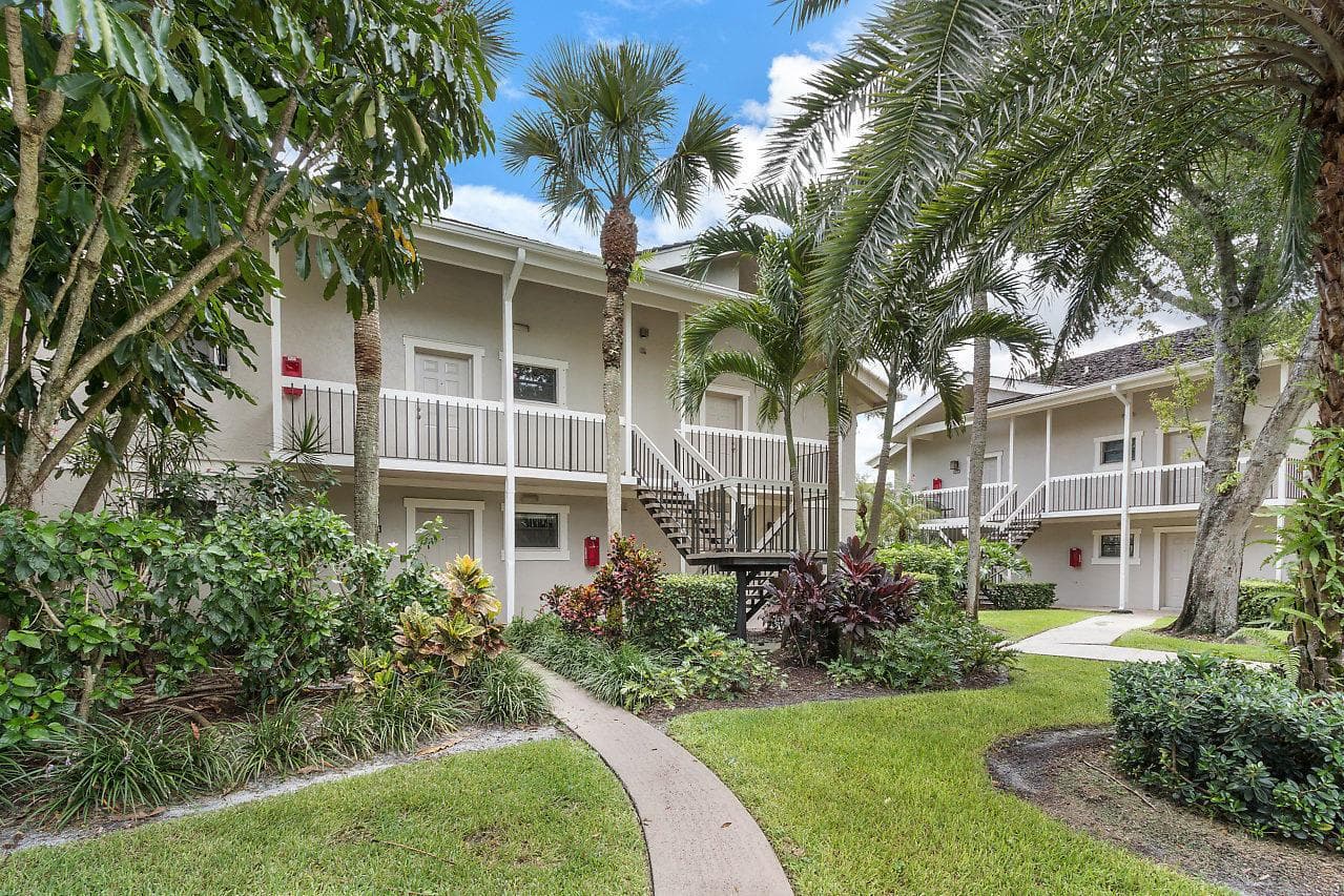 11863 Wimbledon Circle # 427, Wellington, FL 33414 photo 3