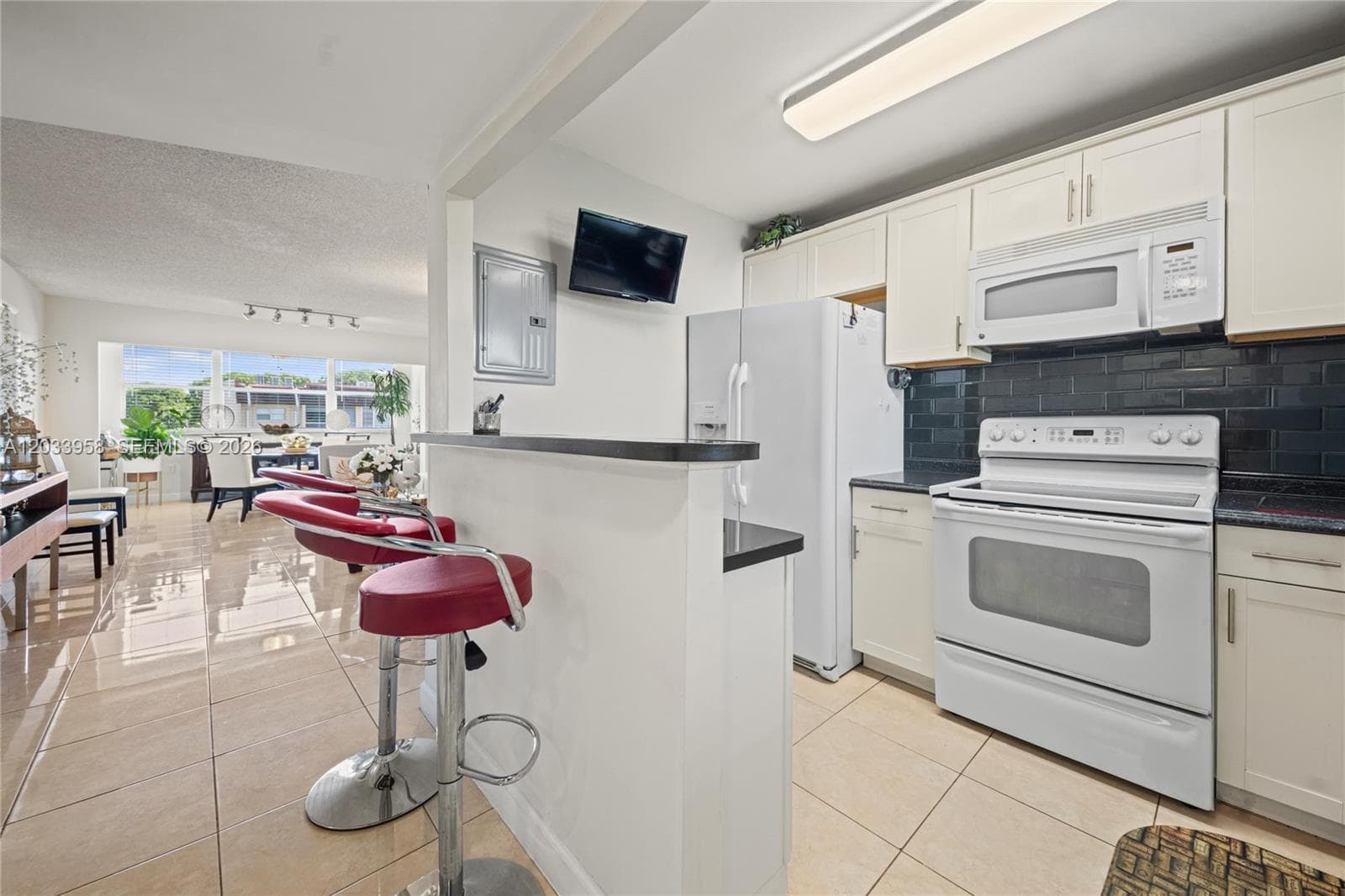 8951 Sunrise Lakes Blvd # 301, Sunrise, FL 33322 photo 2