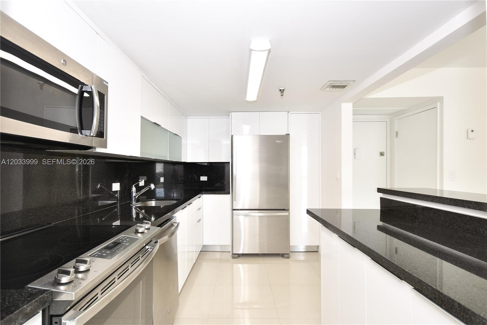 20505 E Country Club Dr # 237, Aventura, FL 33180 photo 4