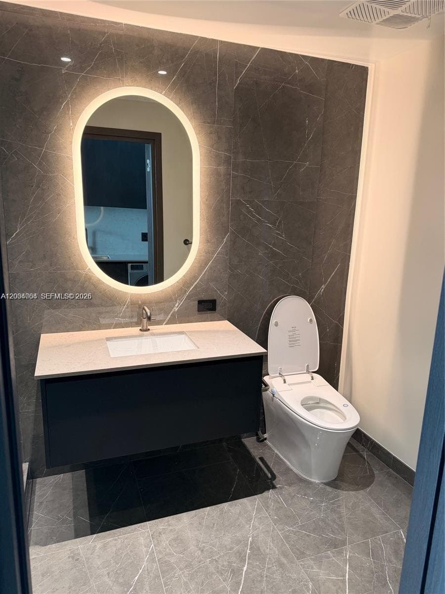 20 NE 11th St # 3703A, Miami, FL 33132 photo 3