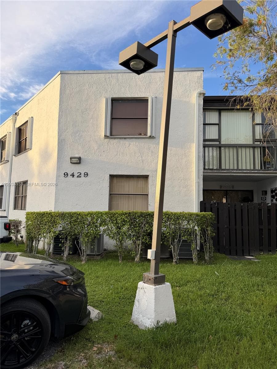 9429 Fontainebleau Blvd # 207-33, Miami, FL 33172 photo 2